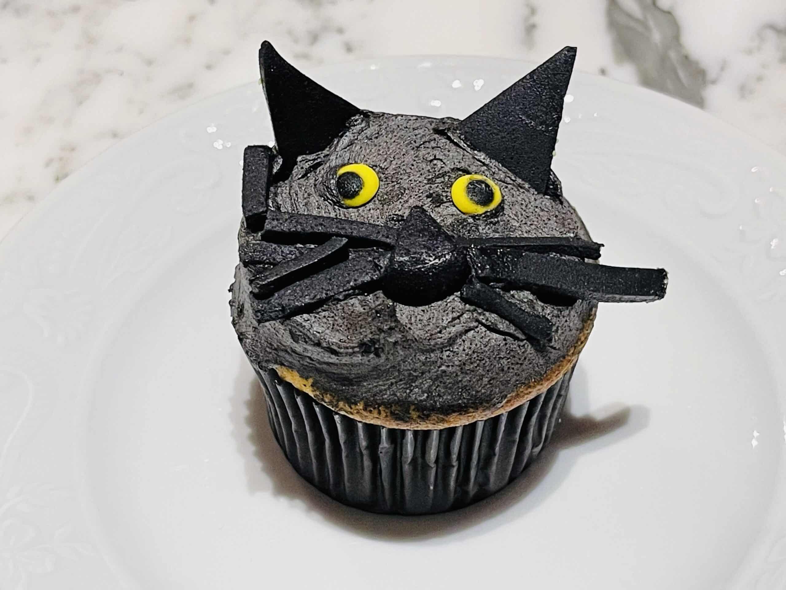 funny cat cupcake